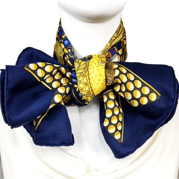 Hermès Scarf “L'or des Chefs” Navy & Gold 100% Silk Scarf ~ RARE! ~ Includes Box - Picture 14 of 16